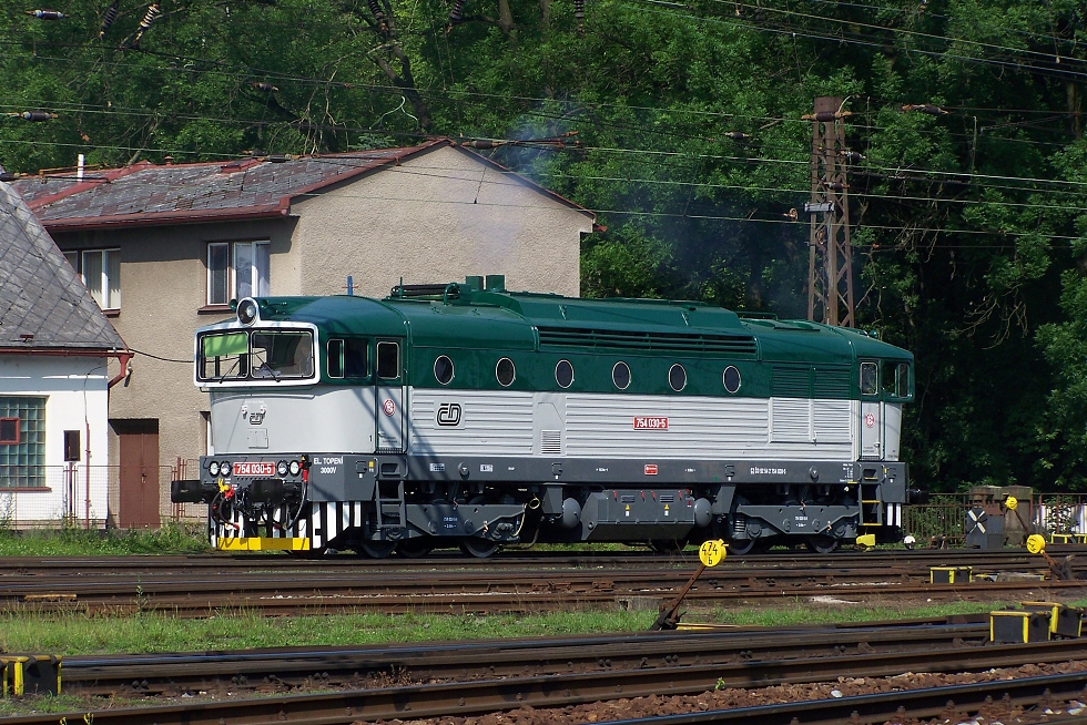 754 030-5