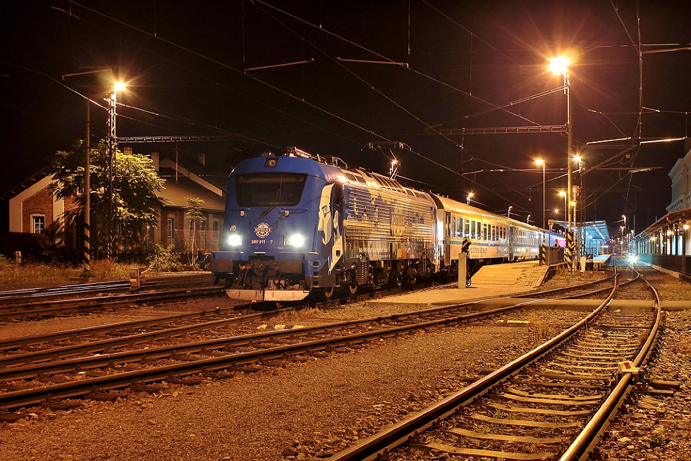 380 011-7