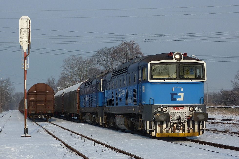 753 757-4