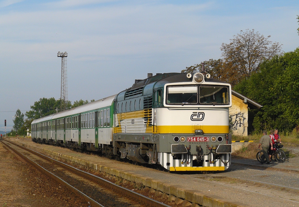 754 045-3