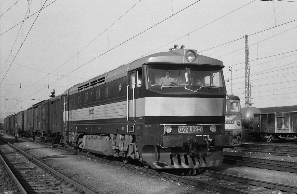 752 038-0