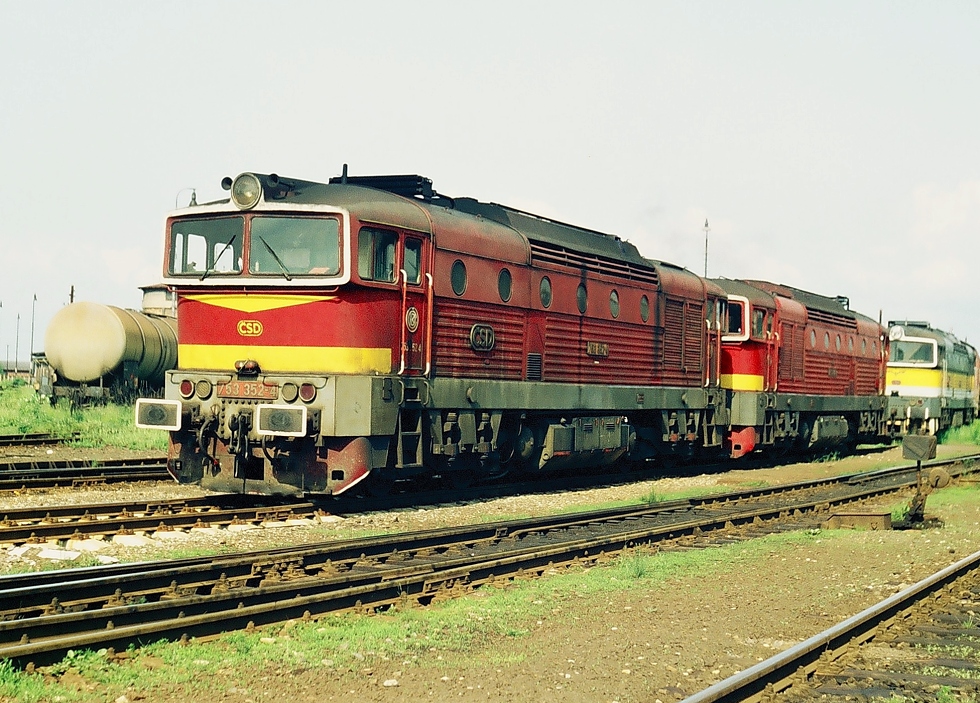 753 352-4