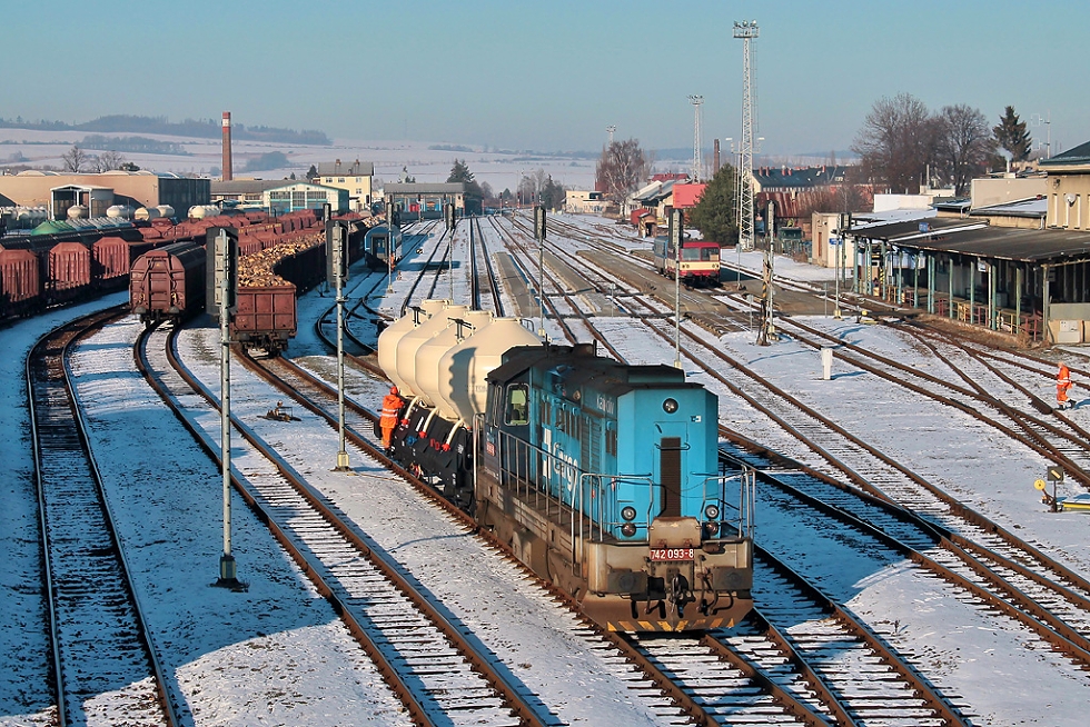 742 093-8