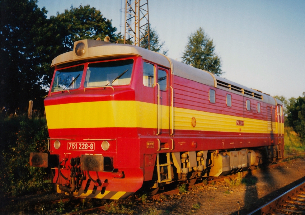 751 228-8