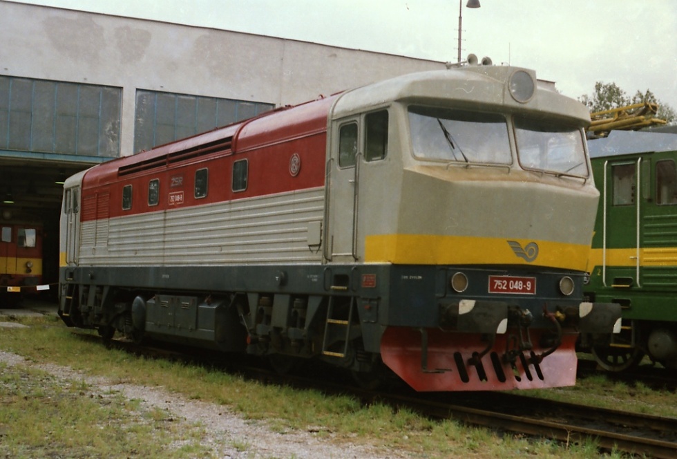 752 048-9