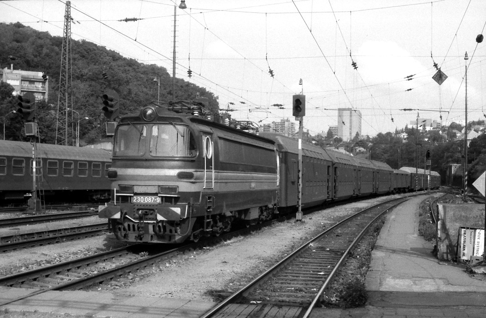 230 087-9