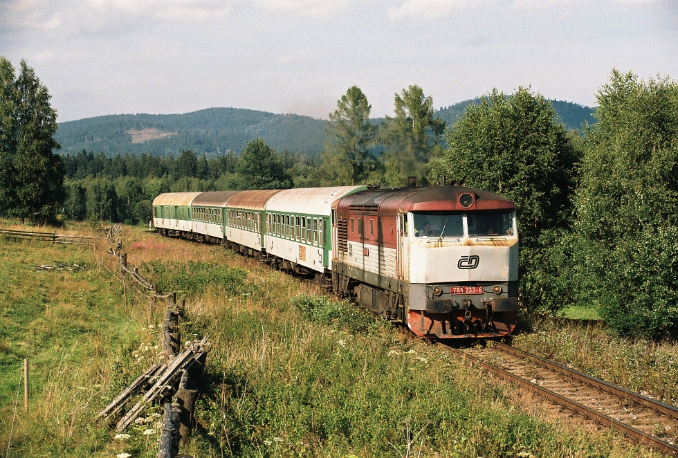 751 233-8