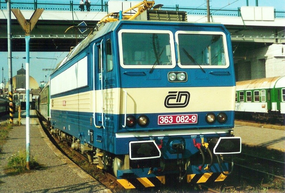 363 082-9