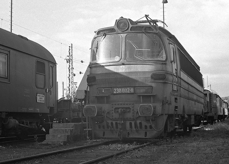 230 002-8