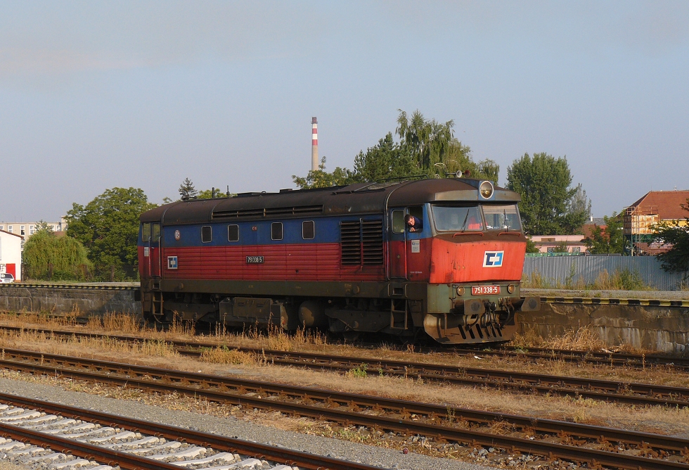 751 338-5