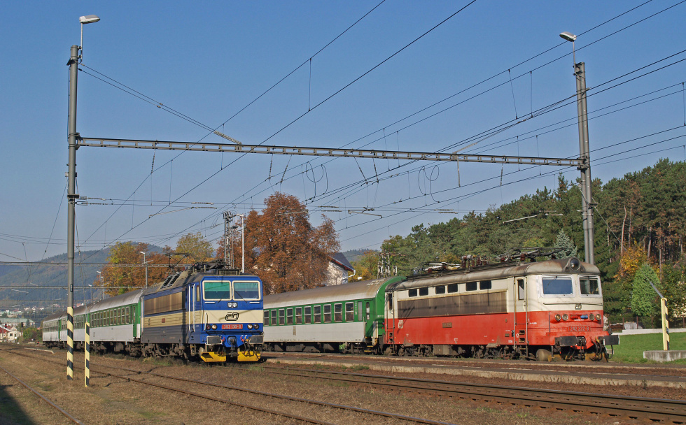 242 222-8