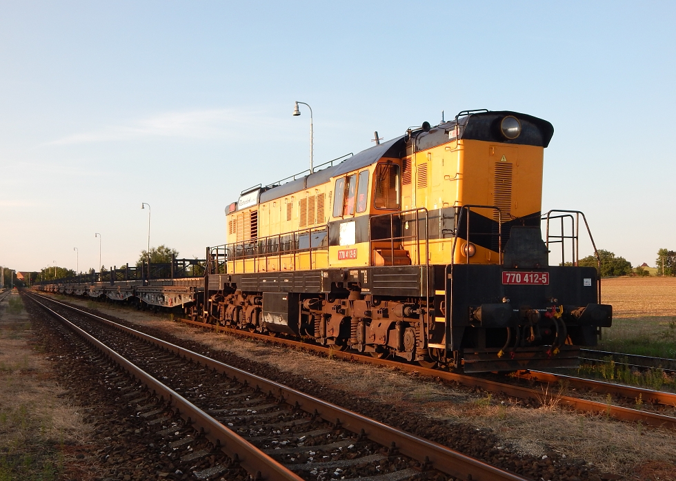 770 412-5