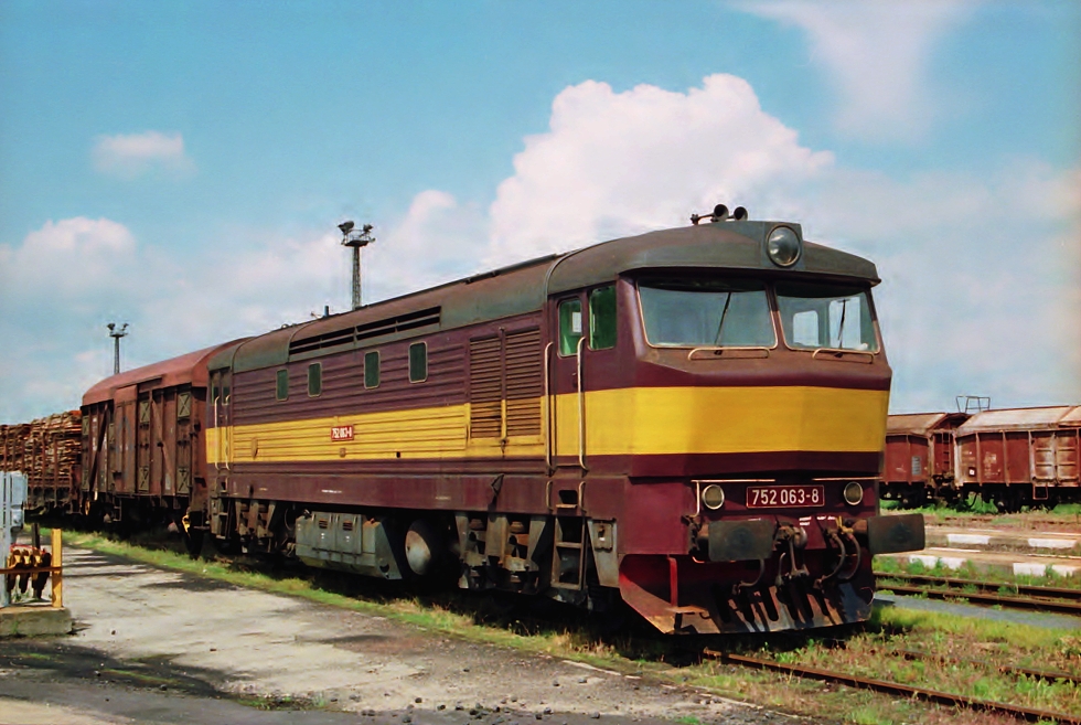 752 063-8