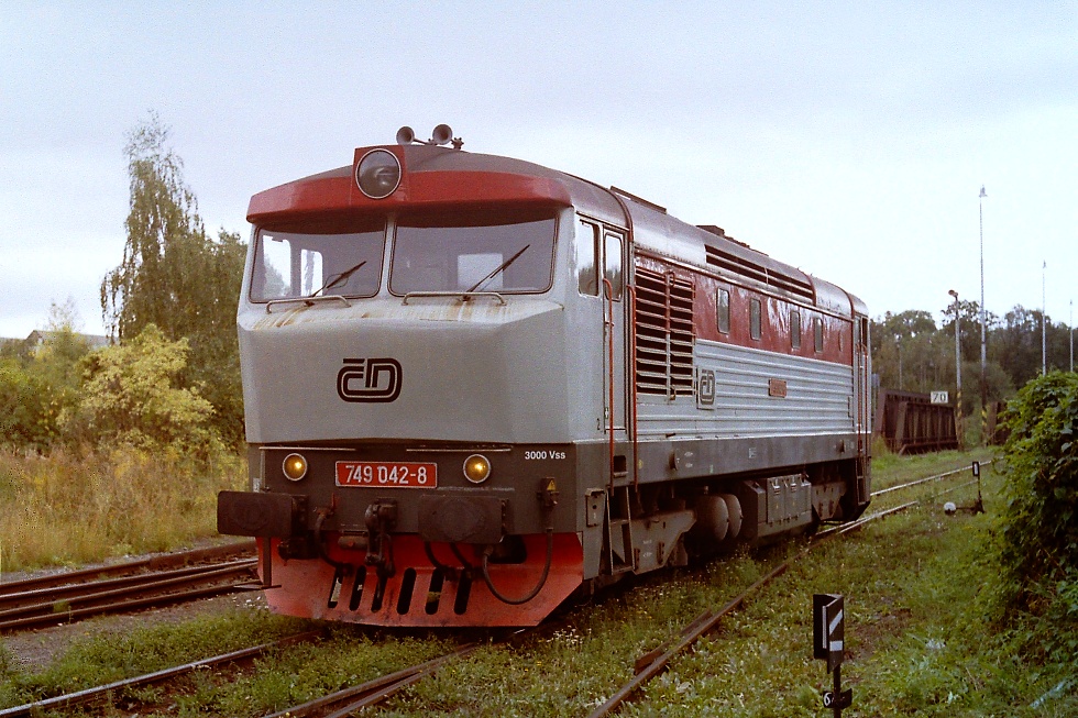 749 042-8
