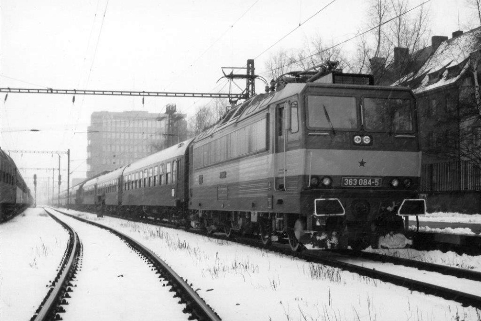 363 084-5