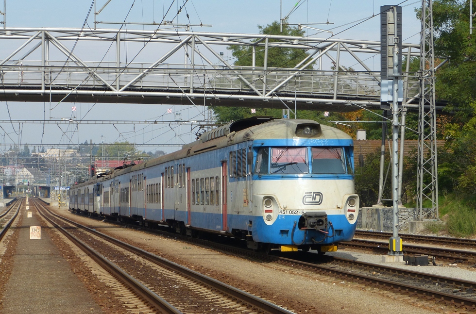 451 052-2