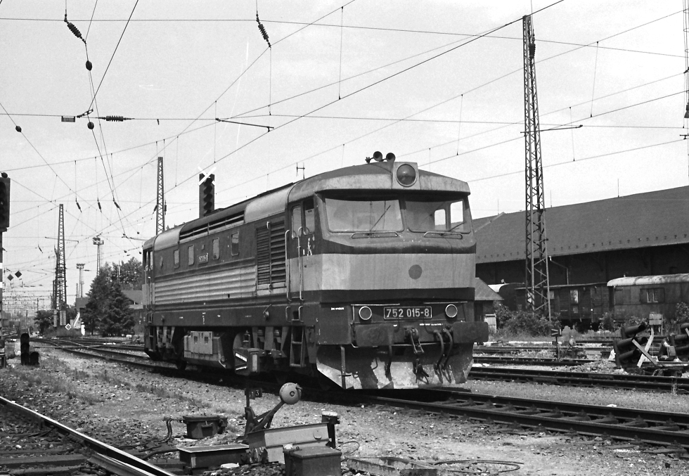 752 015-8