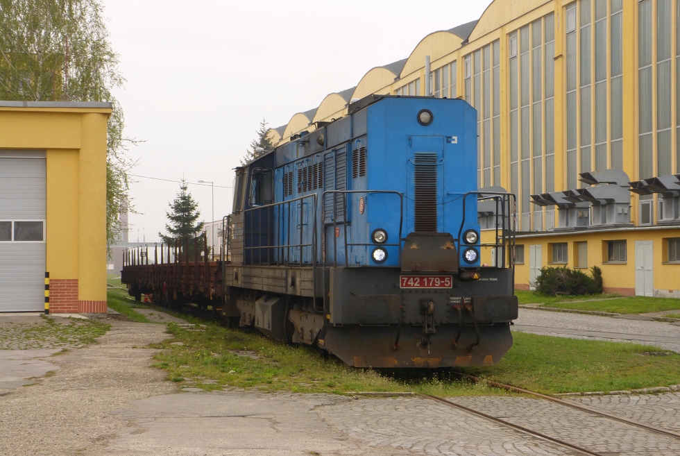742 179-5