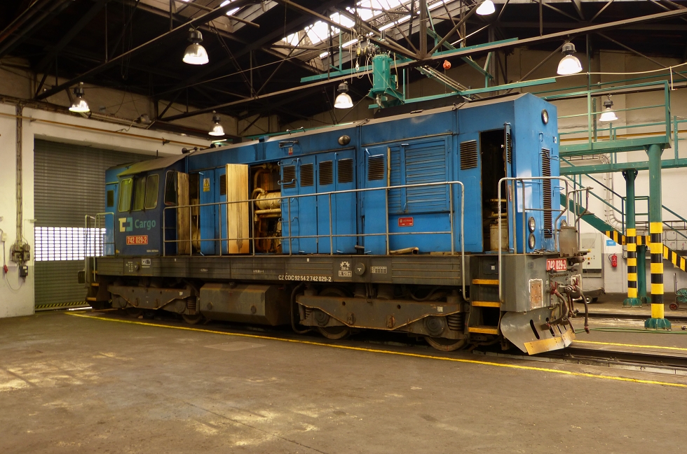 742 029-2
