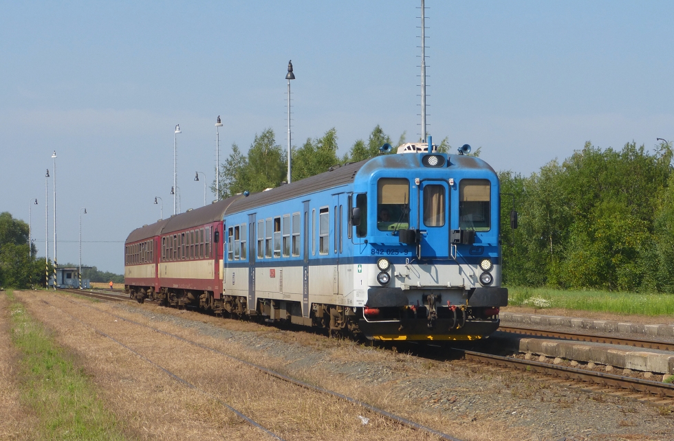 842 025-9