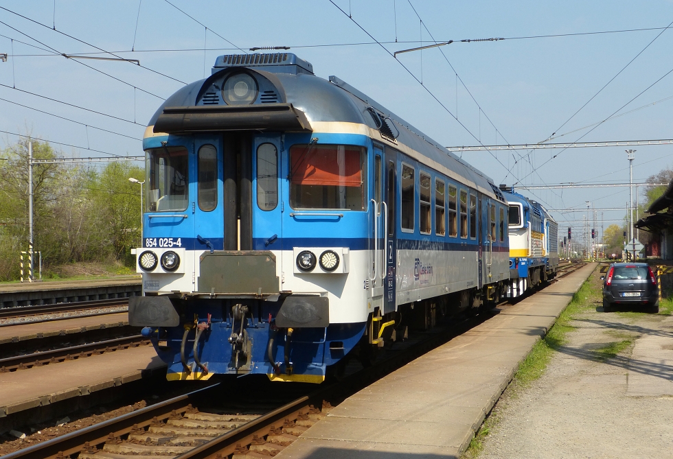 854 025-4