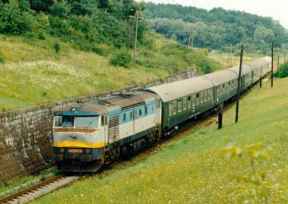 752 039-8