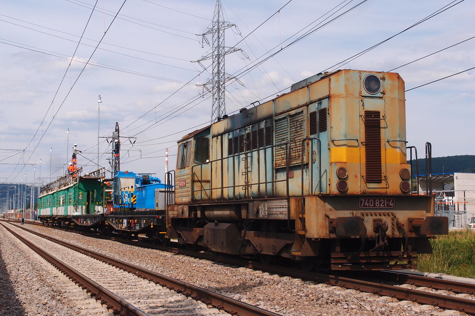 740 821-4