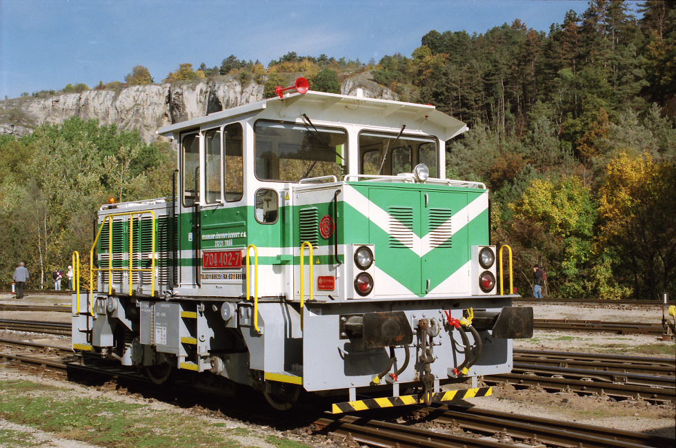 704 402-7