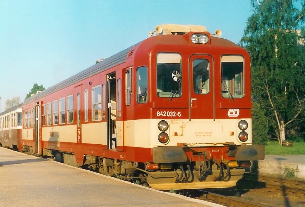 842 032-5