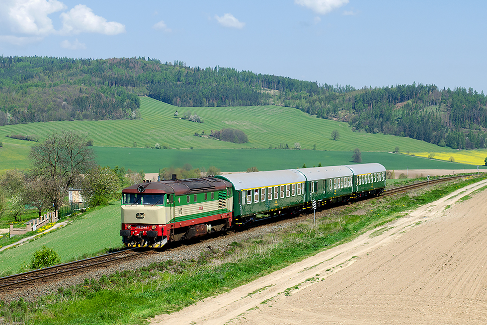 749 250-7