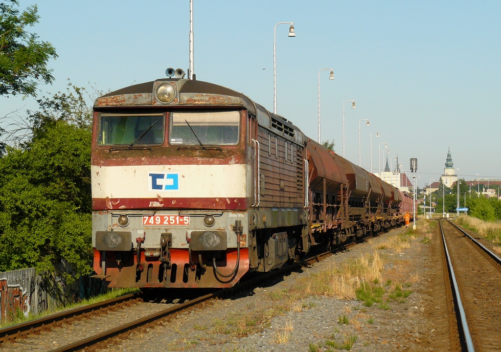 749 251-5