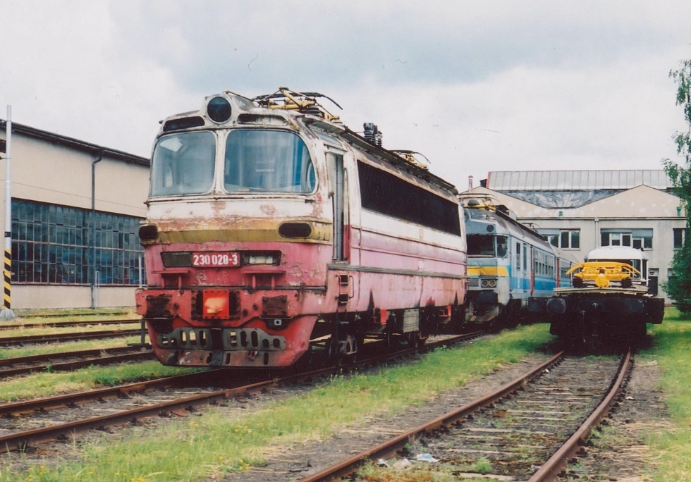 230 028-3