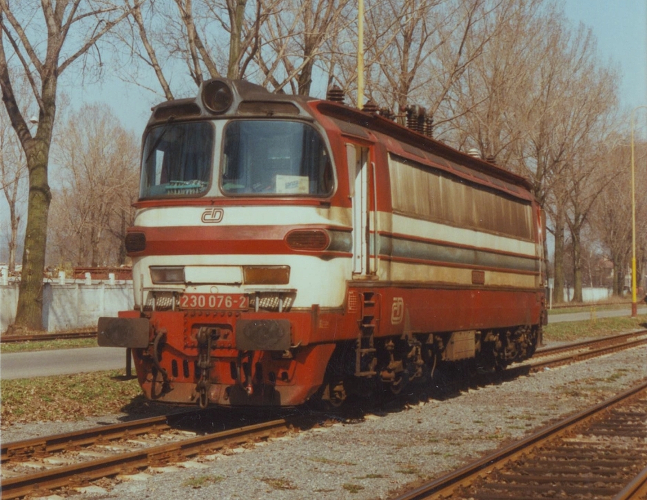 230 076-2