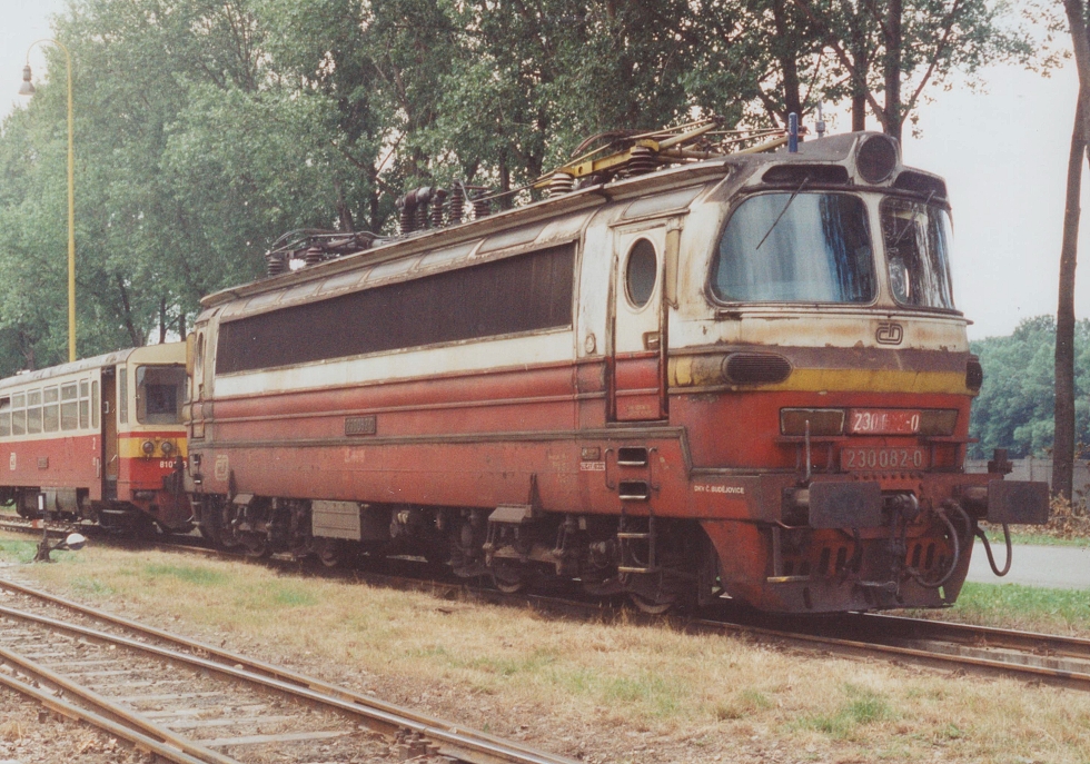 230 082-0