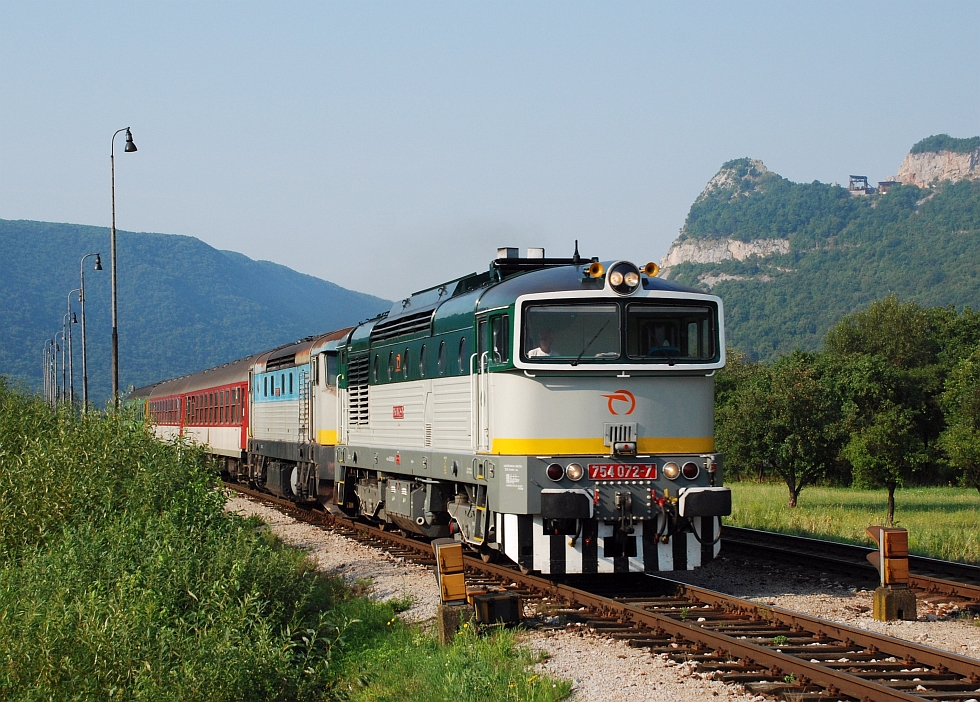 754 072-7