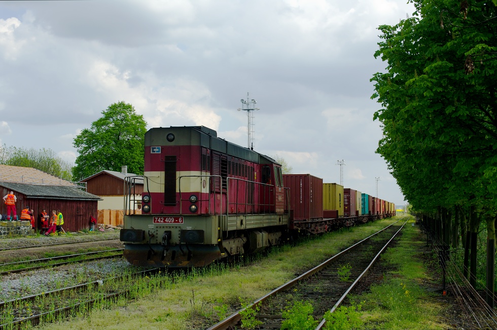 742 409-6