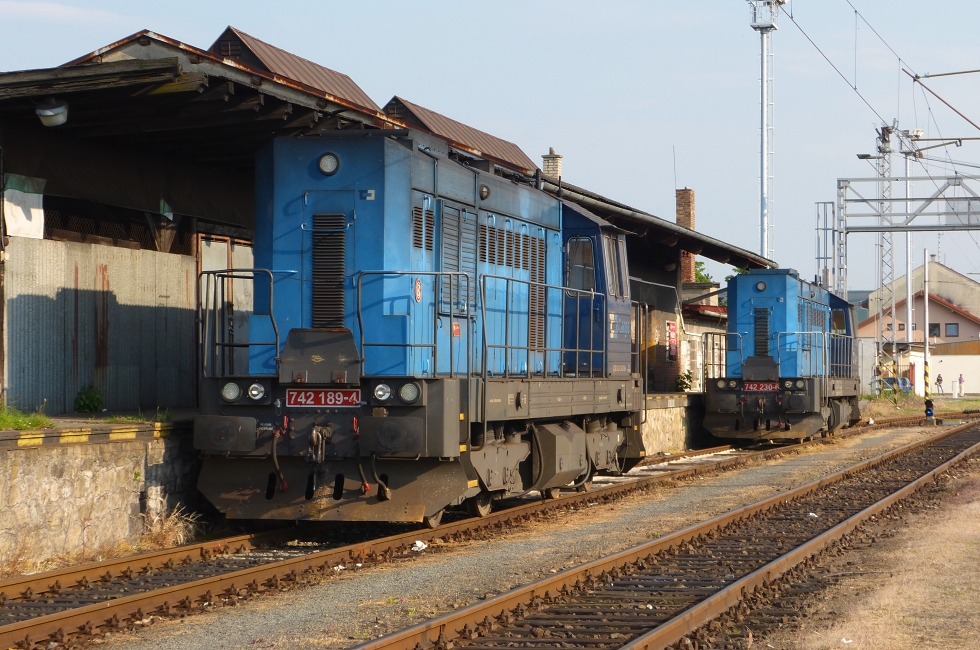 742 189-4
