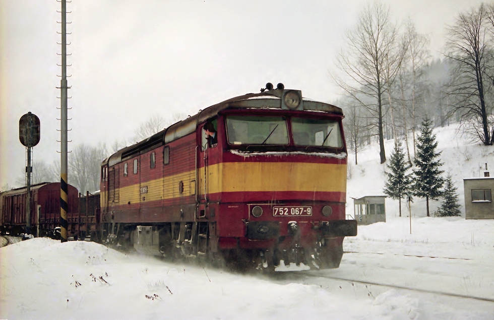 752 067-9