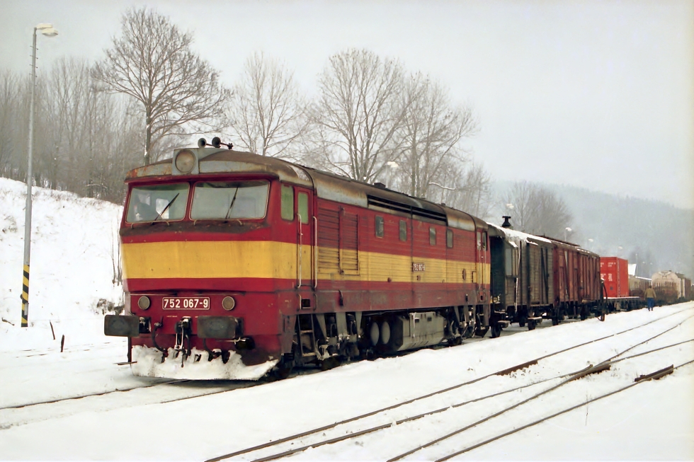 752 067-9