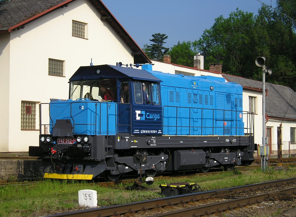 742 262-9
