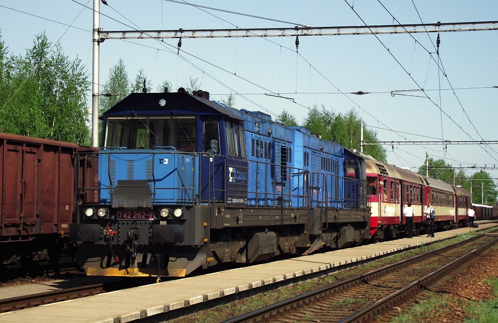 742 262-9