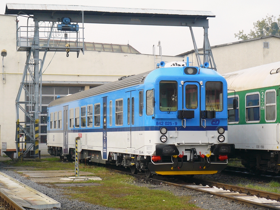842 025-9