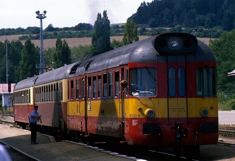 850 030-8