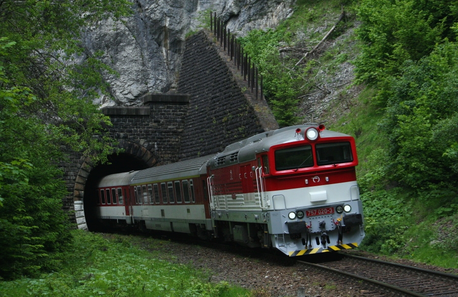 757 020-3