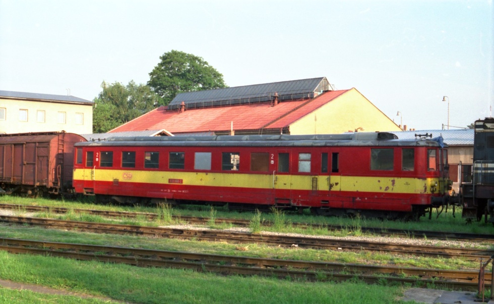 831 068-2