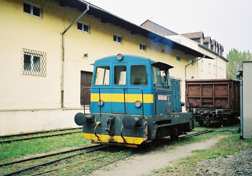 701 735-3