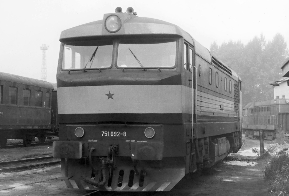 751 092-8