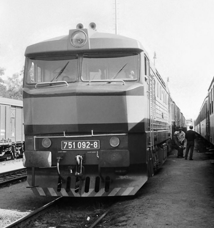 751 092-8