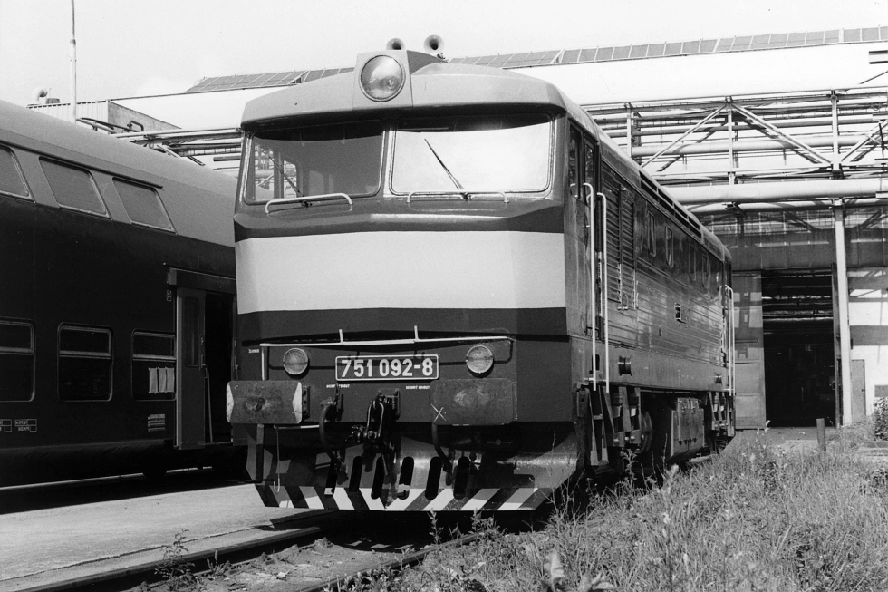 751 092-8