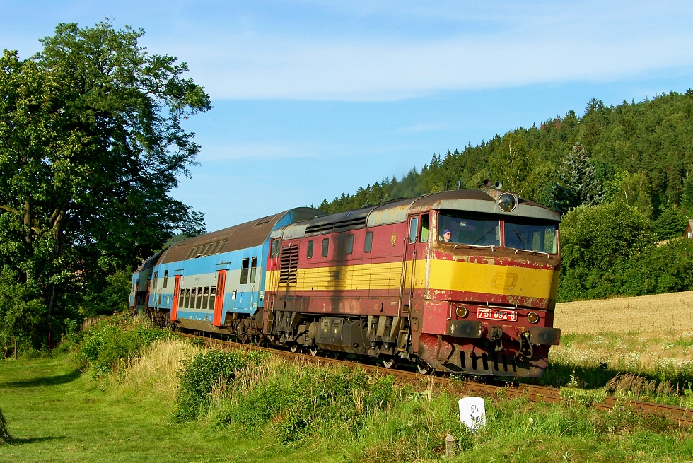 751 092-8